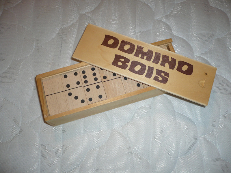 Boite de dominos en bois