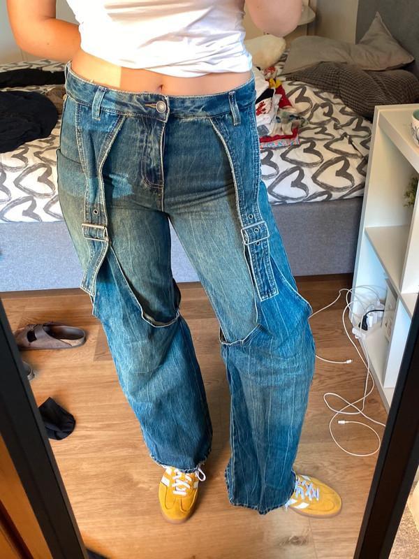 Jeans larghi con cinghie Stradivarius | Vinted