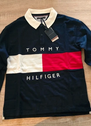 Trui., merk: Tommy Hilfiger, staat: Nieuw zonder prijskaartje, maat: 12 jaar / 152 cm, € 25,00, € 26,95 inclusief Kopersbescherming