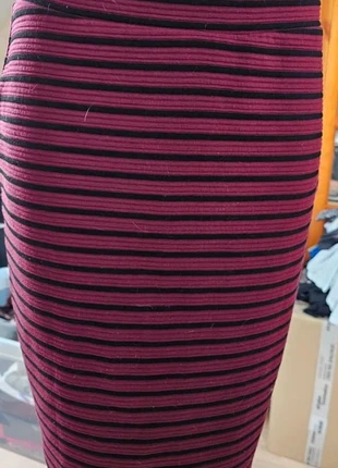 jupe moulante esmara bordeaux et noir rayé - Taille 36/38, marque: Esmara, état: Très bon état, taille: S / 36 / 8, 5,00 €, 5,95 € Protection acheteurs incluse