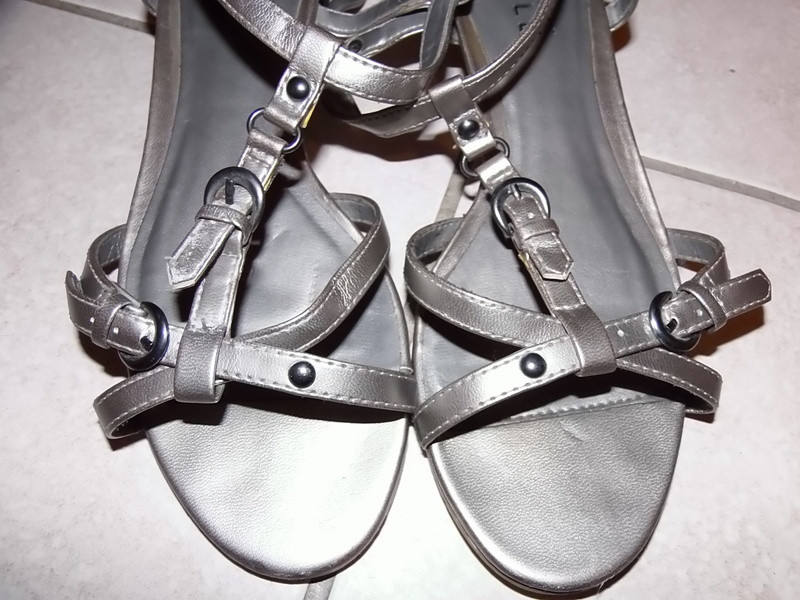 Sandales croisées argentées 3
