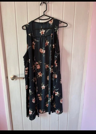 New look floral longline waistcoat, brand: New Look, condition: Very good, size: S / UK 8-10, £8.00, £9.10 includes Buyer Protection