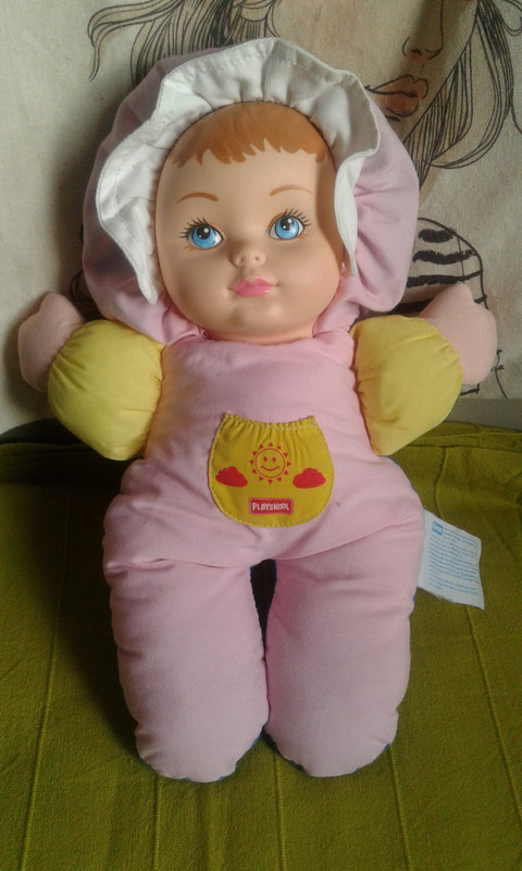 Peluche poupon jaune capuche