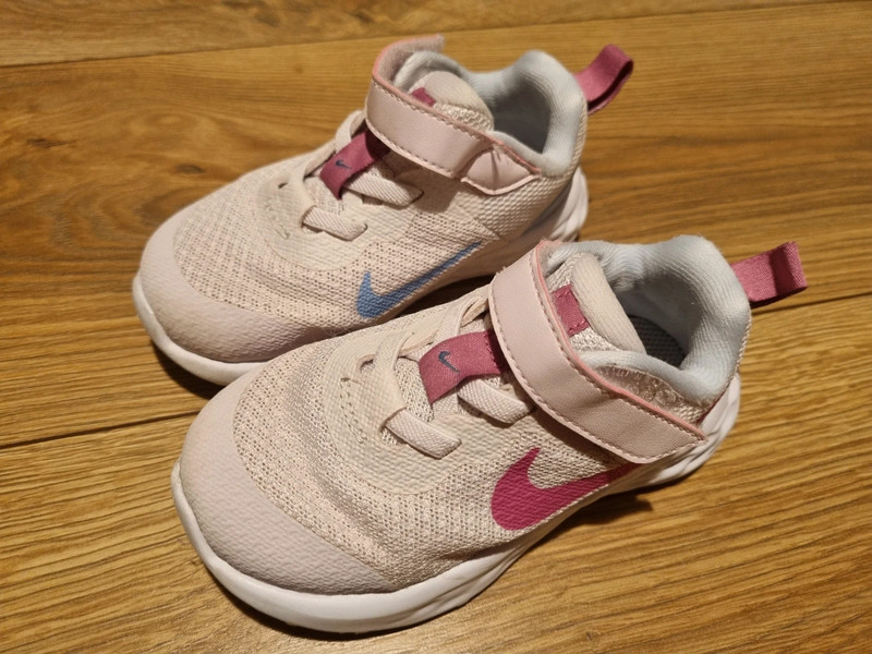 Buty NIKE Revolution r23,5 1