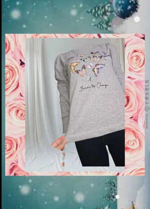 Linda y romántica sudadera de mariposas en bonito color gris con felpita interior🌹, marque: Bershka, état: Très bon état, taille: XS / 34 / 6, 4,80 €, 5,74 € Protection acheteurs incluse