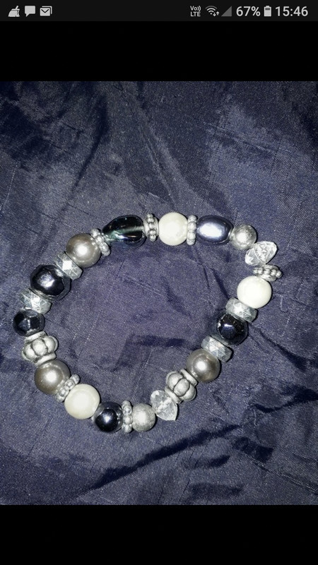 Bracelet avec pierres et perles 1