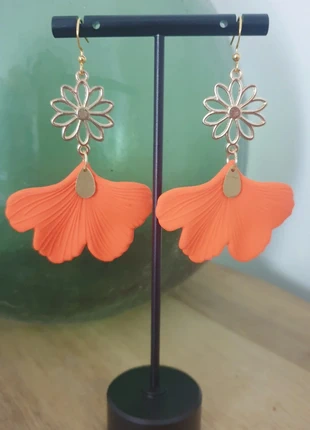 Boucles d'oreilles avec feuilles de ginkgo et crochets en argent plaqué, staat: Heel goed, € 9,00, € 10,15 inclusief Kopersbescherming Pro