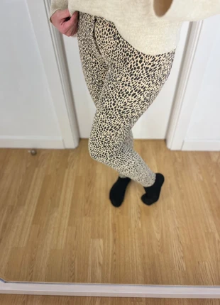 Pantalón Bershka Estampado Animal 🦒, marque: Bershka, état: Très bon état, taille: S / 36 / 8, 5,00 €, 5,95 € Protection acheteurs incluse