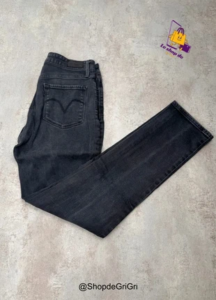 Jean Levi’s Mid rise skinny Femme Noir vintage – Taille 36 (W28 L32), marque: Levi's, état: Très bon état, taille: S / 36 / 8, 26,00 €, 28,00 € Protection acheteurs (Pro) incluse