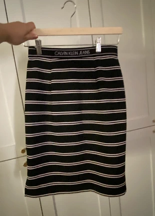 Jupe Calvin Klein, merk: Calvin Klein, staat: Heel goed, maat: M / 38 / 10, € 15,00, € 16,45 inclusief Kopersbescherming