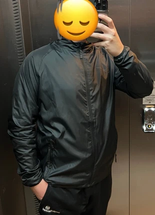 Veste Nike Track Jacket Kway Running Windbreaker Coupe-Vent Vintage 90s Y2K Rétro - Noir (M), marke: Nike, zustand: Sehr gut, größe: M, 19,99 €, 21,69 € inklusive Vinted-Käuferschutz