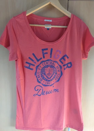 Hilfiger denim tshirt SHP, merk: Hilfiger Denim, staat: Goed, maat: L / 40 / 12, € 2,50, € 3,33 inclusief Kopersbescherming