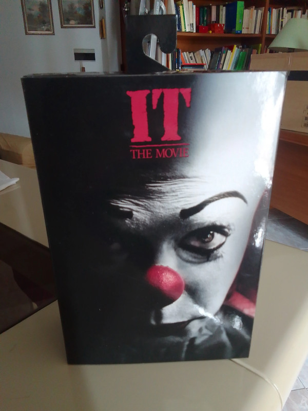 Action figure Pennywise NECA versione 2 dal film "It" 1