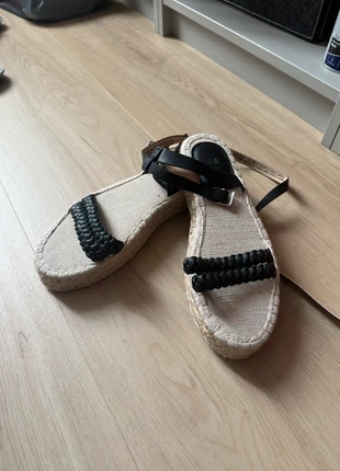 Sandales noires, brand: H&M, condizioni: Nuovo senza cartellino, taglia: 38, €8.00, €9.10 include la Protezione acquisti