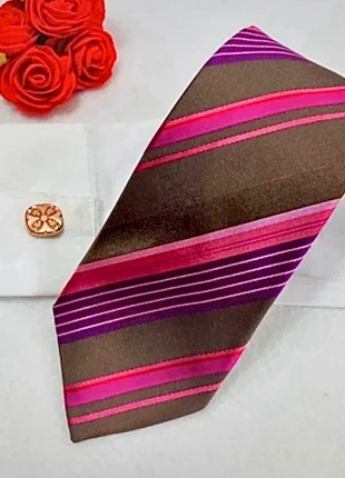 Cravate en soie à rayure marron fuchsia - 8,5 cm - très bon état, marque: Vintage Dressing, état: Très bon état, 5,00 €, 5,95 € Protection acheteurs (Pro) incluse