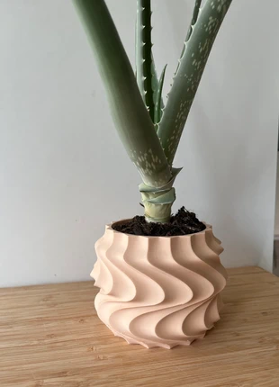 Design vase , planter, brand: Me, condizioni: Nuovo con cartellino, €10.00, €11.20 include la Protezione acquisti