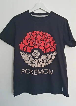 T-shirt Pokémon noir avec motif Pokéball en Pikachu - Taille M, marke: Pokémon, zustand: Sehr gut, größe: M, 5,00 €, 5,95 € inklusive Vinted-Käuferschutz