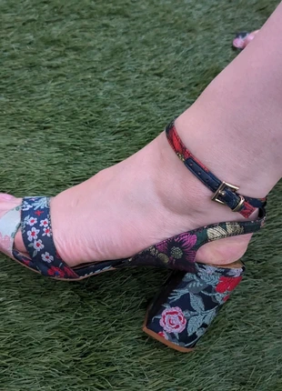 🌸 Sandales à motifs floraux Stradivarius - Pointure 41 🌸, marque: Stradivarius, état: Très bon état, taille: 41, 8,50 €, 9,63 € Protection acheteurs incluse
