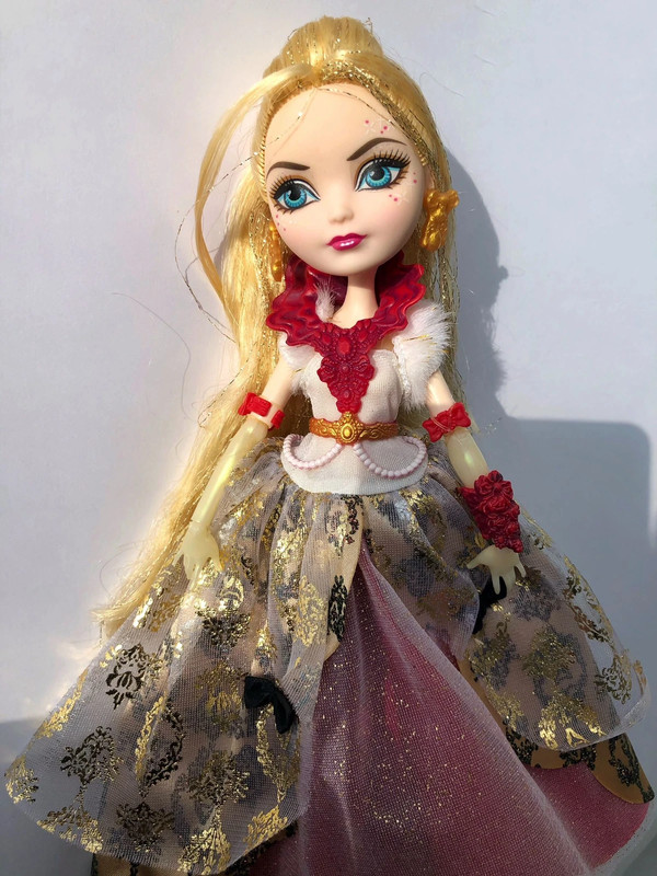 Boneca Ever After High - Apple White - Seminova