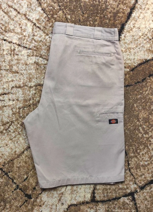 Short loose fit - Dickies - Taille XXL W44 ( 56 cm ) , gris beige, double logo brodé vintage, marque: Dickies, état: Très bon état, taille: XXL, 15,00 €, 16,45 € Protection acheteurs incluse