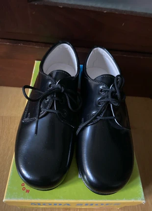 Zapato colegial mod’s, merk: "Mod's", staat: Nieuw met prijskaartje, maat: 28, € 15,00, € 16,45 inclusief Kopersbescherming