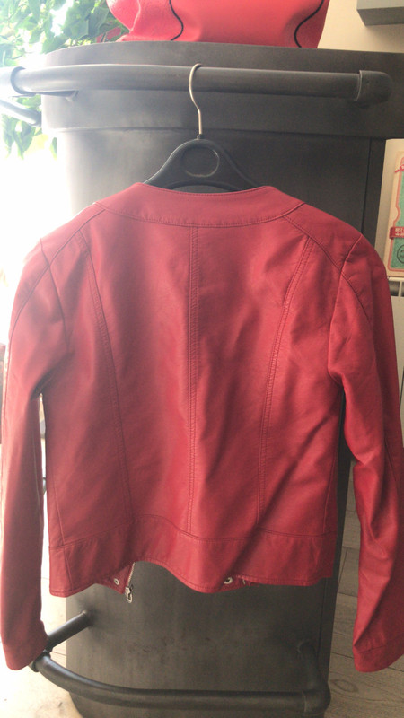 Veste similicuir rouge marque cache cache Vinted