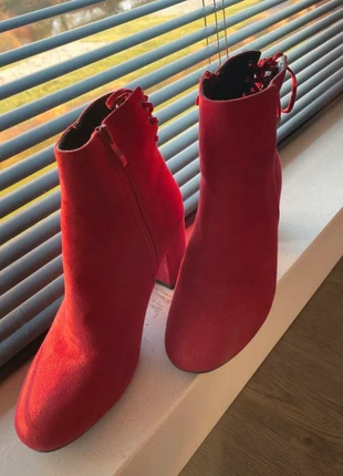 Rode laarsjes trend one, merk: Trend One, staat: Heel goed, maat: 38, € 5,00, € 5,95 inclusief Kopersbescherming