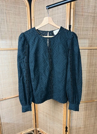 Blouse Noire Brodée, Bandes en Dentelles, Manches Larges, Fente au dos Sézane Scarlett Taille 34, marque: Sézane, état: Très bon état, taille: XS / 34 / 6, 70,00 €, 74,20 € Protection acheteurs (Pro) incluse