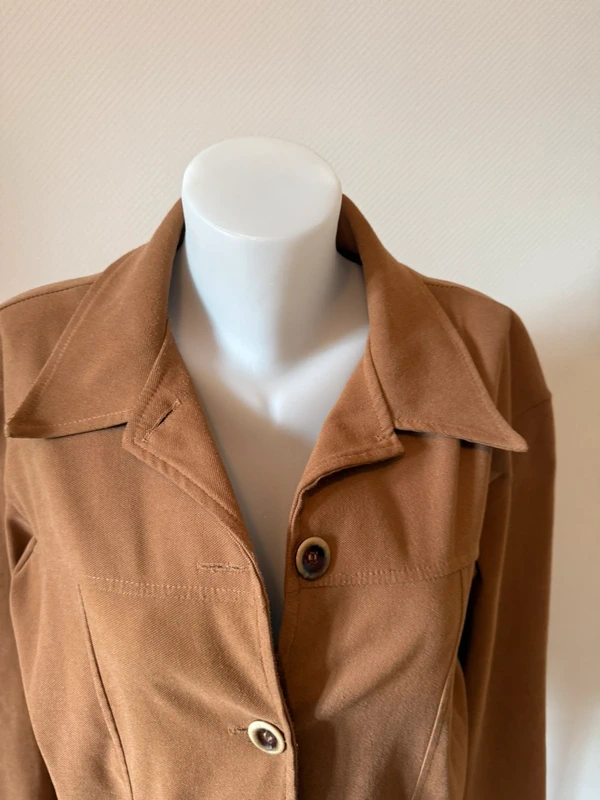 Veste légère en très bon état marron / camel taille 46-48 chiffons de femme - photo numéro 3