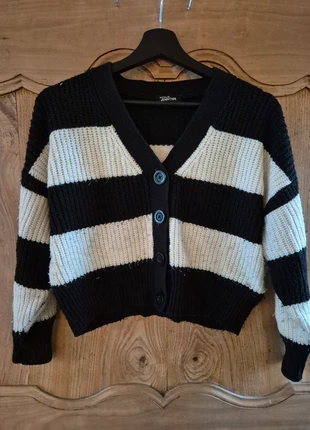 Pull col V, marque: Don't Call Me Jennyfer, état: Bon état, taille: XXS / 32 / 4, 3,00 €, 3,85 € Protection acheteurs incluse