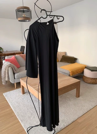 Robe fluide satinée épaule nue Zara XS neuve , marque: Zara, état: Neuf avec étiquette, taille: XS / 34 / 6, 14,00 €, 15,40 € Protection acheteurs incluse