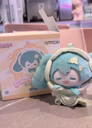 Fun4Yeah Hatsune Miku Plushy, merk: FUN4YEAH, staat: Nieuw zonder prijskaartje, maat: Universeel, € 18,50, € 20,13 inclusief Kopersbescherming