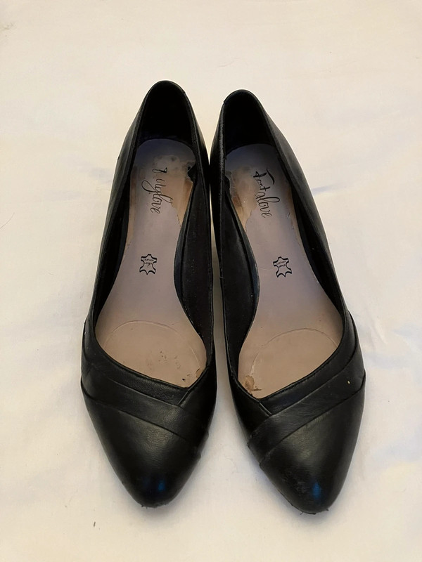 Black leather court shoes - Vinted