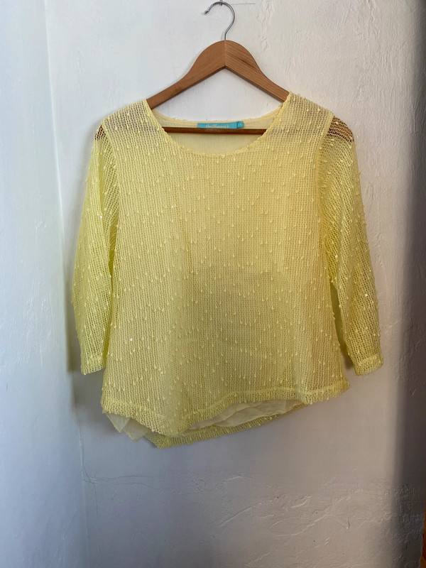 Asymmetrical yellow top 1