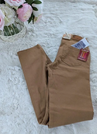 Jeans Ados marque Vitamine taille 12ans couleur beige foncé, brand: Vitamine, condition: Very good, size: 12 years / 152 cm, €15.99, €17.49 includes Buyer Protection Pro