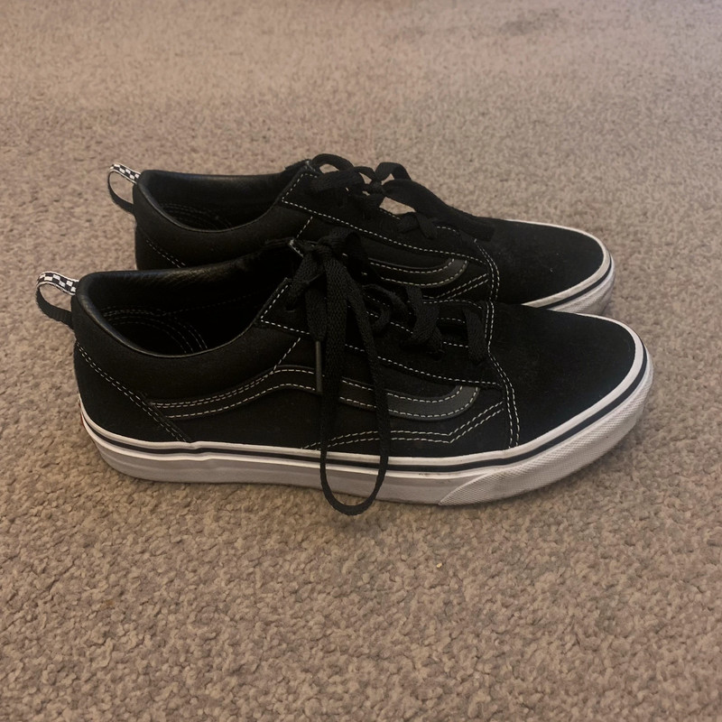 Old skool vans hot sale without white stitching