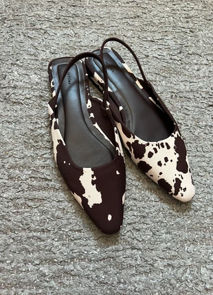 Lefties- Sapato de bico cow print, merk: Lefties, staat: Heel goed, maat: 35, € 12,50, € 13,83 inclusief Kopersbescherming
