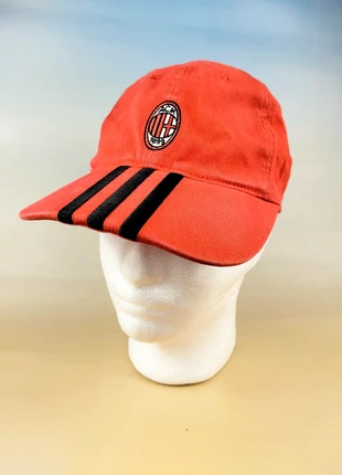 Casquette Adidas Milan AC 2006 Rouge/Noir Broderie Très Bon État, marke: adidas, zustand: Sehr gut, größe: Einheitsgröße, 15,00 €, 16,45 € beinhaltet Vinted-Käuferschutz Pro