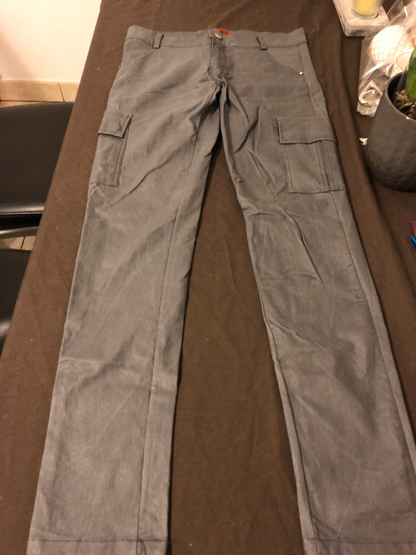 Pantalon gris neuf jamais porté  1