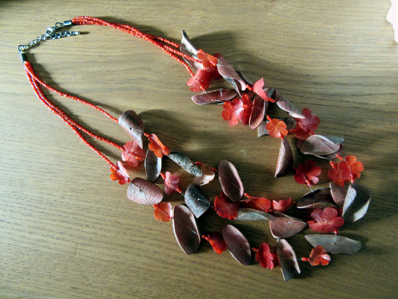 Collier rouge 1