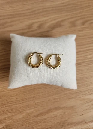 Petites créoles dorées torsadées acier inoxydable, marque: Le Marché, état: Neuf sans étiquette, 6,50 €, 7,53 € Protection acheteurs (Pro) incluse