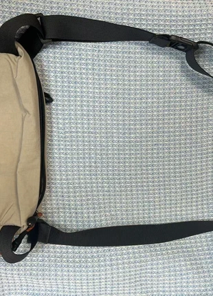 Béžová malá kabelka přes rameno, marque: Bellroy, état: Neuf sans étiquette, 72,00 €, 76,30 € Protection acheteurs incluse