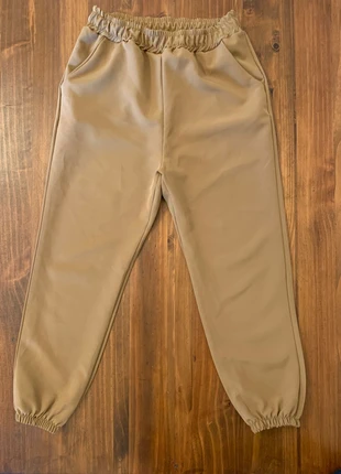 Pantaloni jogger da donna in morbido tessuto beige, marca: Vintage Dressing, estado: Nuevo sin etiquetas, tamaño: M / 38 / 10, 3,90 €, 4,80 € Protección al comprador incluida