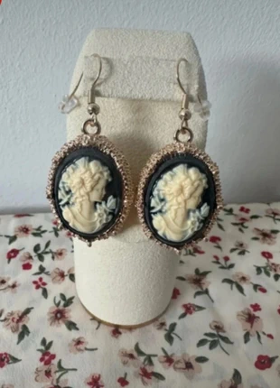 Boucles d'oreilles  noir avec camée, zustand: Sehr gut, 6,50 €, 7,53 € inklusive Vinted-Käuferschutz