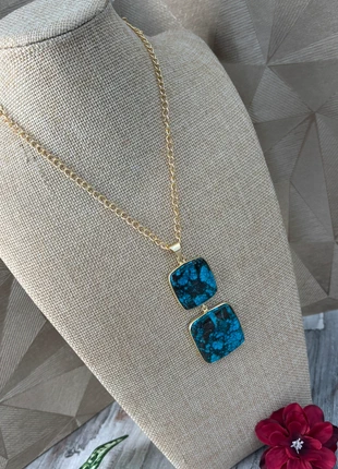 Magnifique pendentif stick turquoise et sa chaîne dorée, staat: Heel goed, € 22,00, € 23,80 inclusief Kopersbescherming Pro