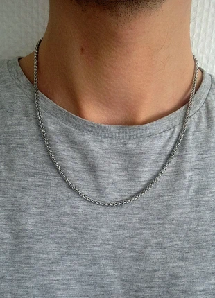 Collier chaîne grise argentée tressée torsadée minimaliste élégante, marke: Minym, zustand: Neu, 6,99 €, 8,04 € beinhaltet Vinted-Käuferschutz Pro