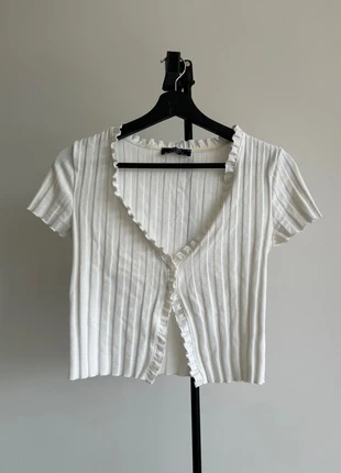 White ruffle cropped top, merk: Bershka, staat: Goed, maat: M / 38 / 10, € 10,00, € 11,20 inclusief Kopersbescherming