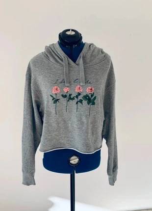 Sweat court gris à capuche imprimé roses – Tally Weijl – Taille M, marke: Tally Weijl, zustand: Sehr gut, größe: M / 38 / 10, 10,00 €, 11,20 € beinhaltet Vinted-Käuferschutz Pro