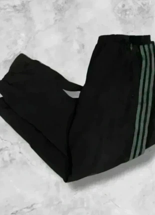 Trackpants / Jogging large - parachute - Adidas - Vintage/90’s/y2k - Très bon état - Taille M - Noir, marca: adidas, estado: Muito bom, tamanho: M, €23.00, €24.85 inclui Proteção do Comprador