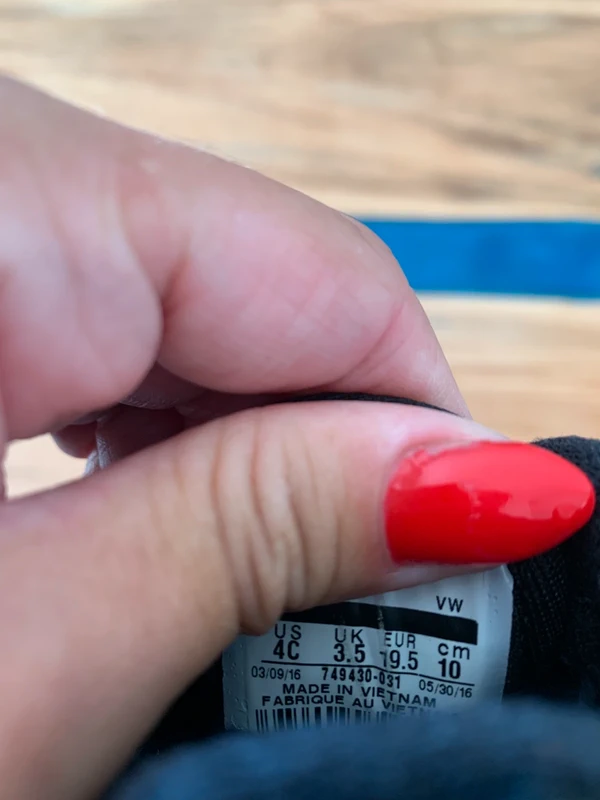 Basket Nike taille 19,5 - photo numéro 7